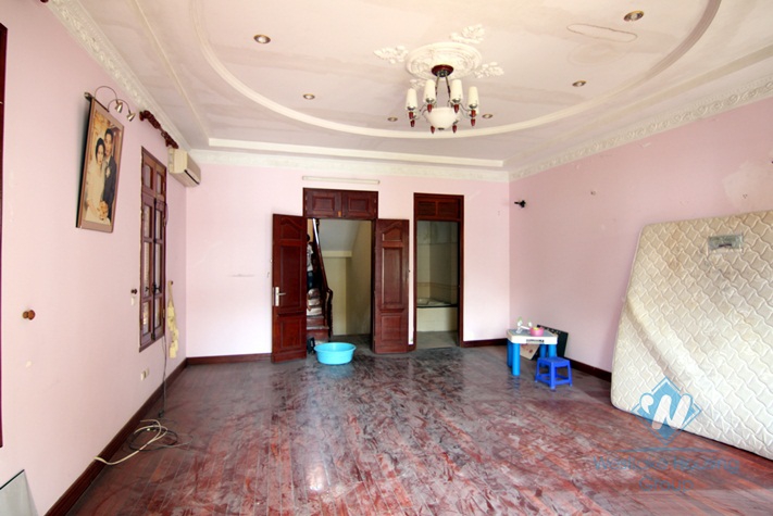 Cheap house for rent in the heart of Tay Ho over 400 sqm usage area